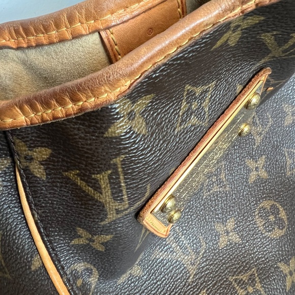 Louis Vuitton Galleria - Picture 5 of 13